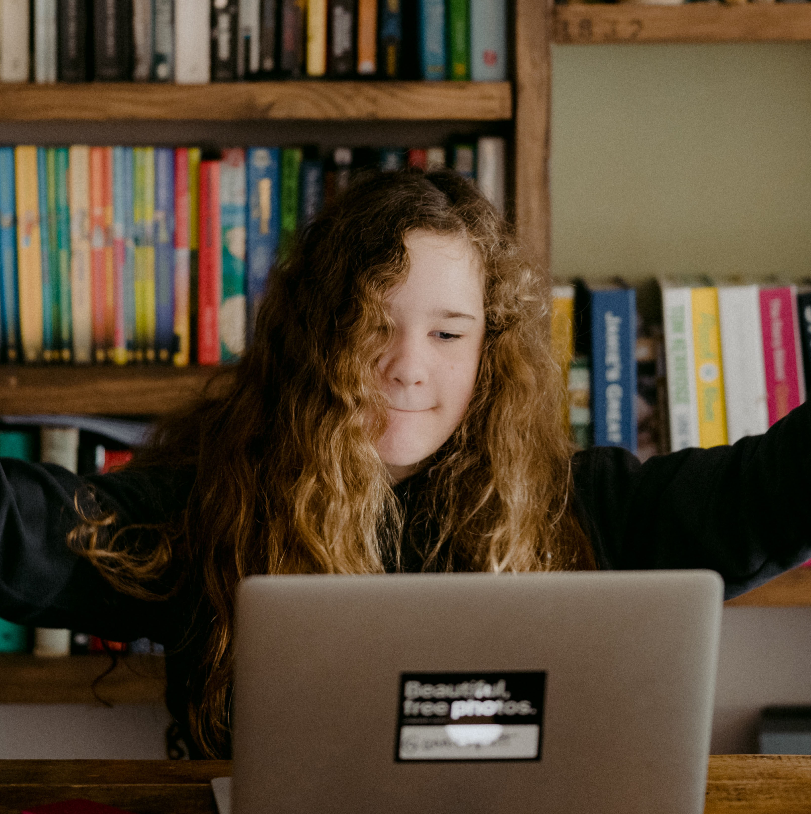 Study image with buddy by annie-spratt-unsplash
